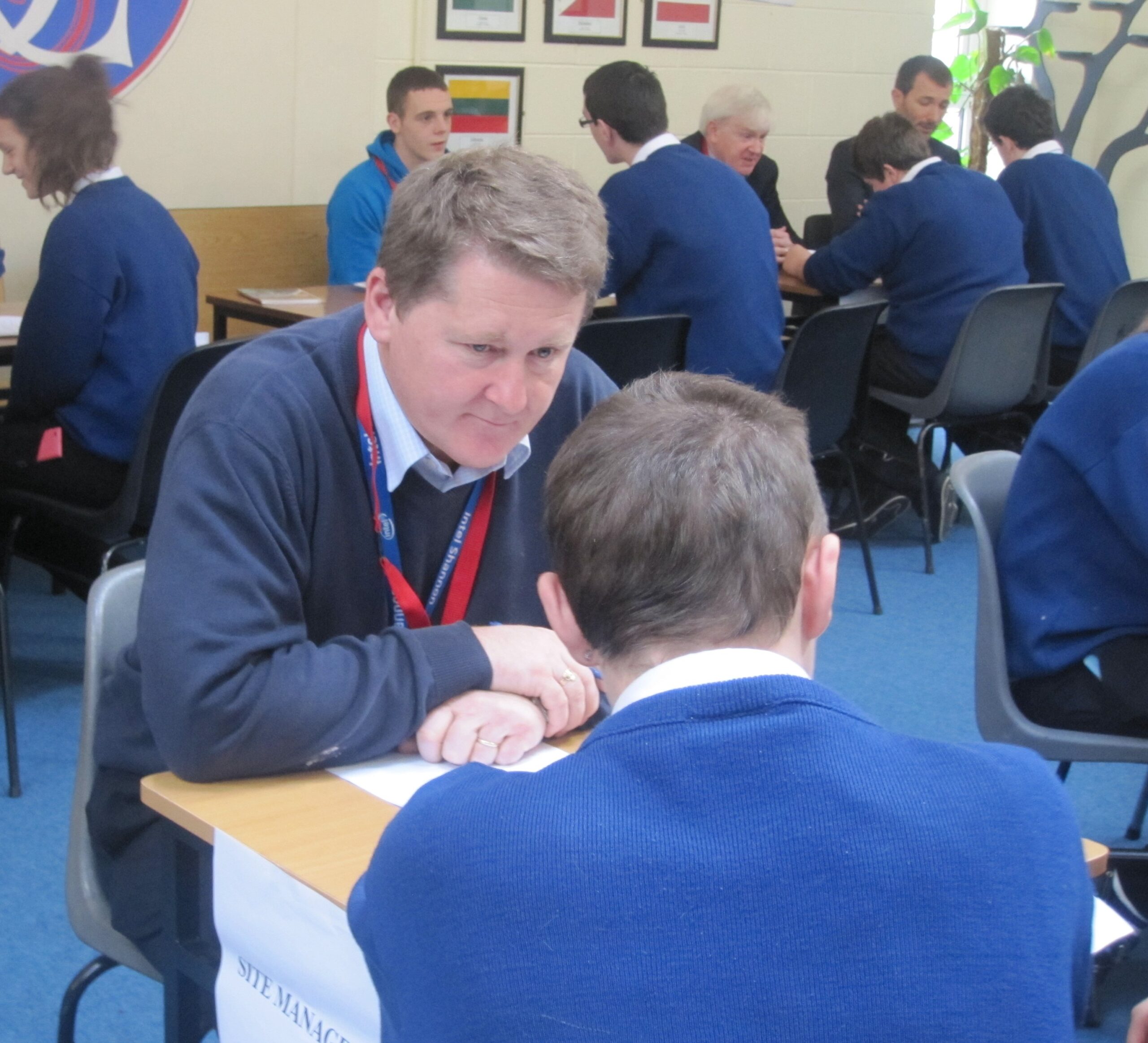 Pat collins of Intel advising students at Careers Day at Ennis Community College / Gaelcholáiste an Chláir
